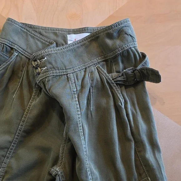 Anthropologie Jackson Army Green Tapered Utility Cargo Pants. Size 2 - Picture 6 of 9